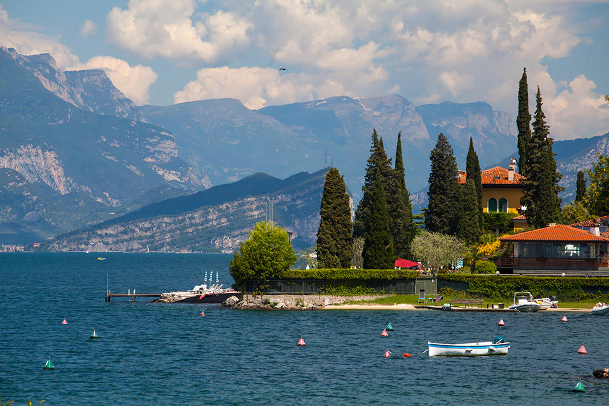 “Ferragosto” at the sea or on the mountains? Take the best of both, choose Lake Garda!